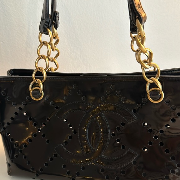 CHANEL Perforated Black Patent Leather Small Shoulder Bag in Very Good Condition - Picture 11 of 17